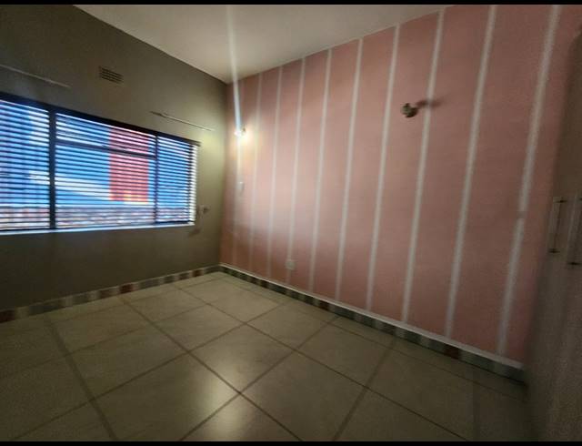 5 BEDROOM TOWNHOUSE FOR SALE IN CASHAN